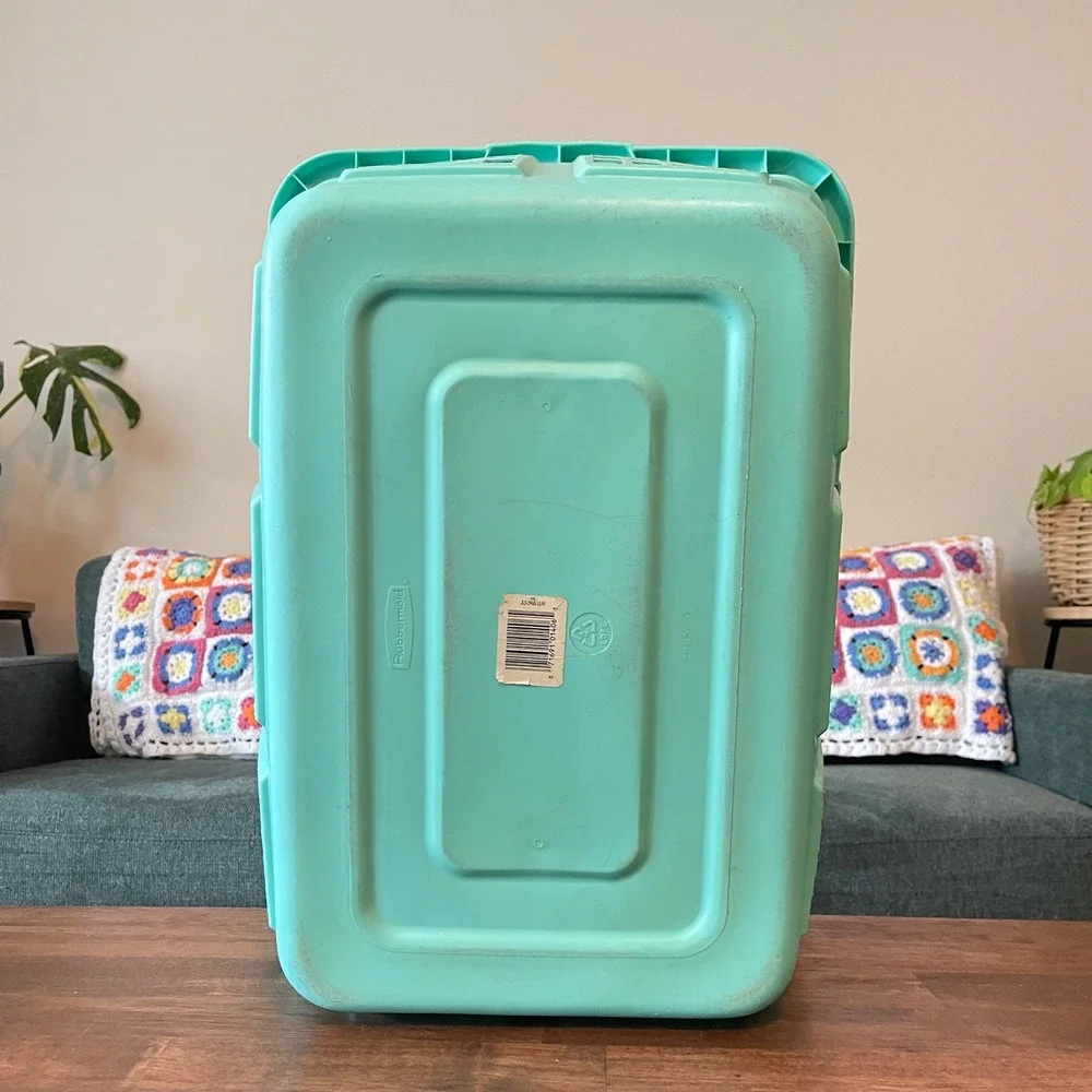 Rubbermaid great shape
